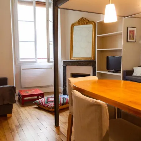 Hostnfly - Charming Near Pere Lachaise Apartment Paris